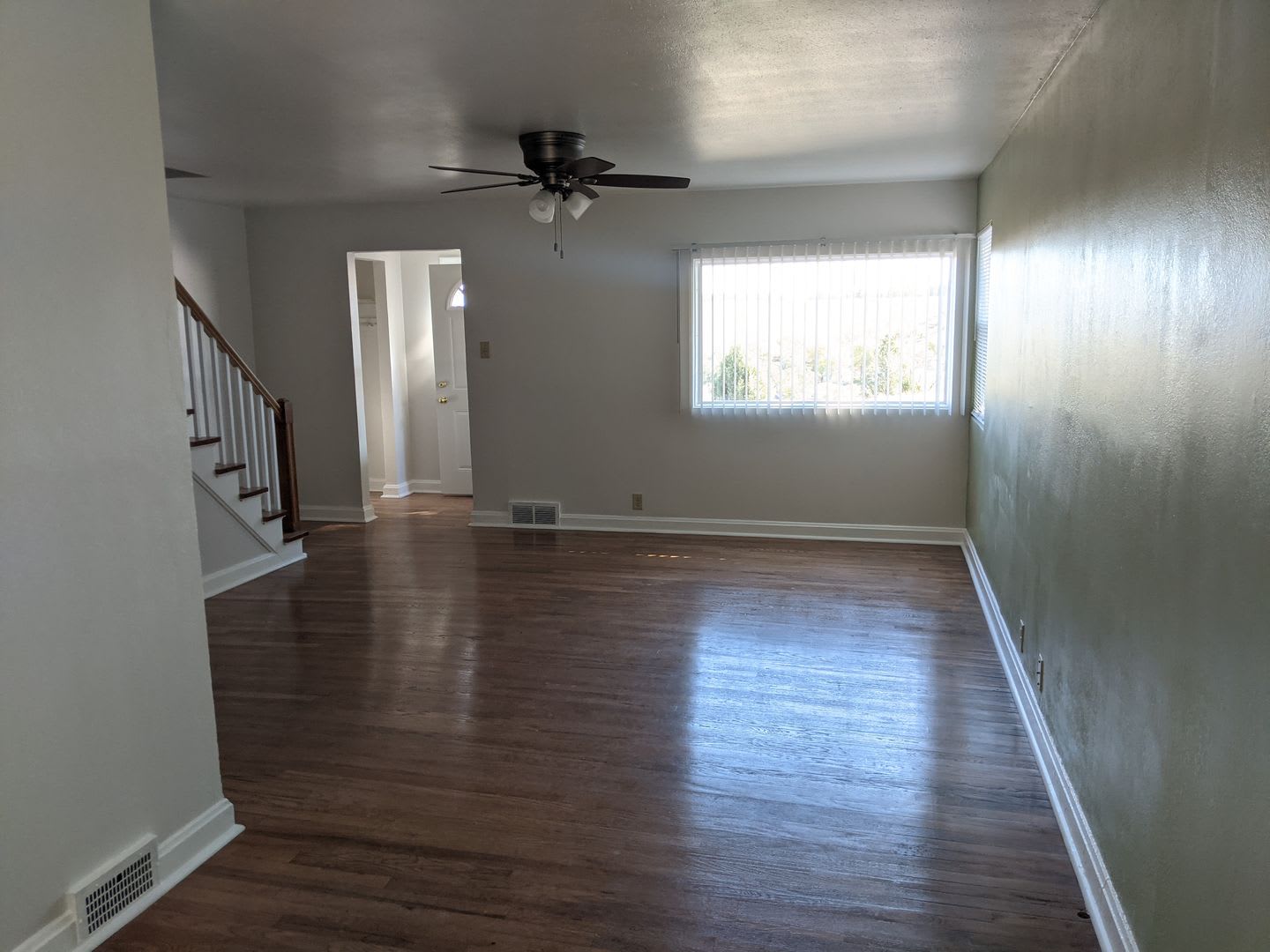 1100 2 Bedroom 1 Bath Duplex Newly Remodeled Heart Of The City – photo 4