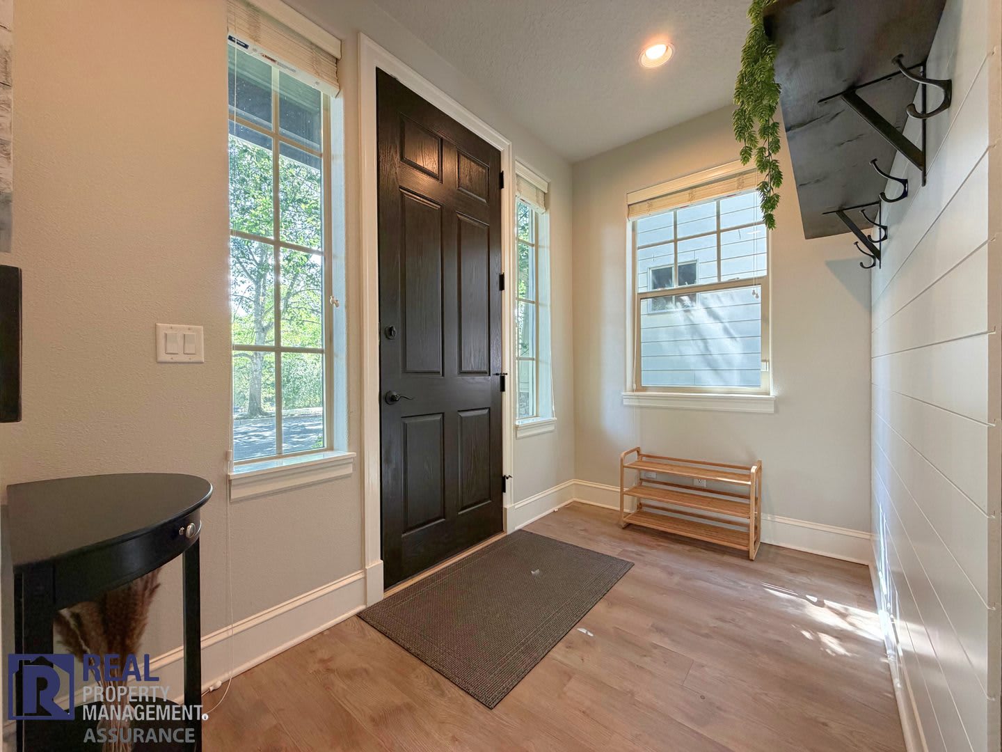 Quiet Furnished Home with Office, River Access & Nearby Hospitals – photo 2