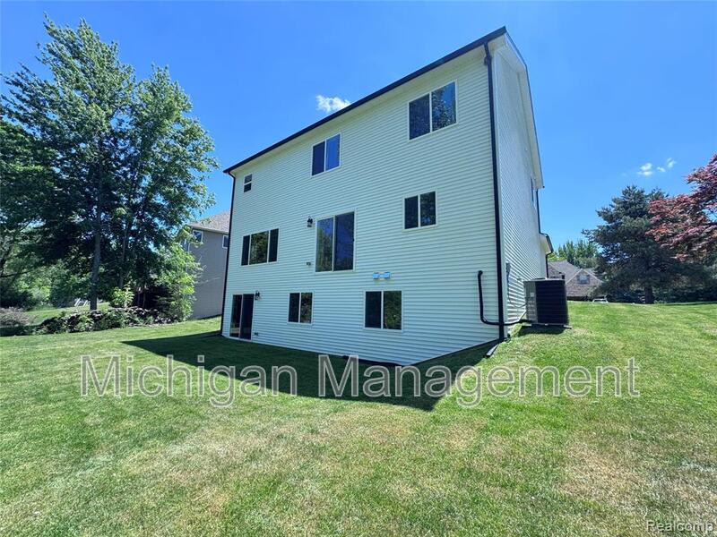 6149 Woodridge Ln – photo 2