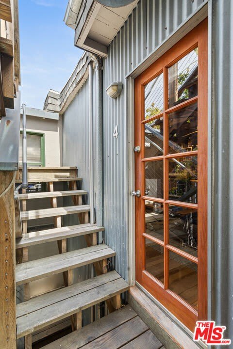 24 Westminster Ave – photo 1