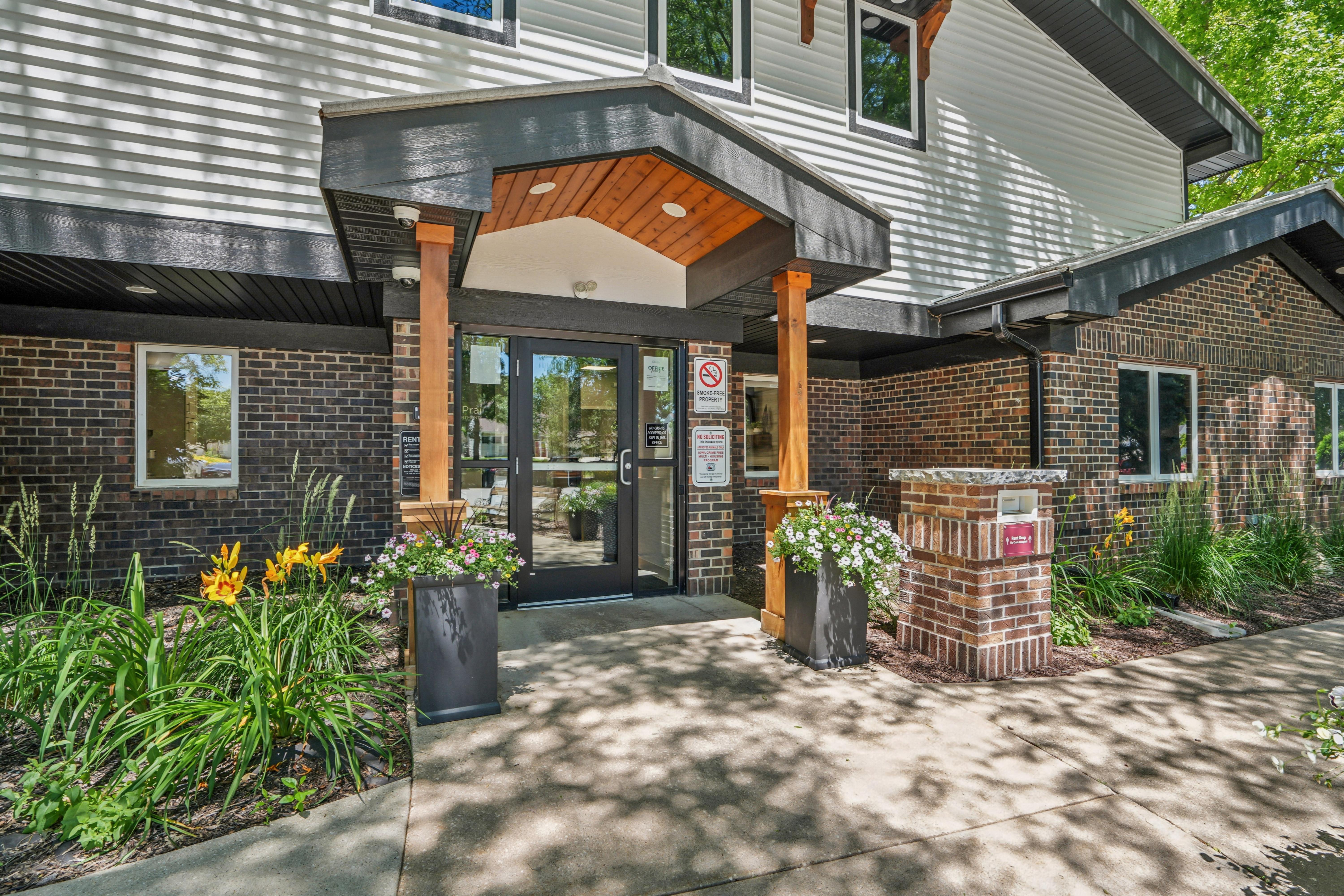 Sun Prairie/Vista Court – photo 2