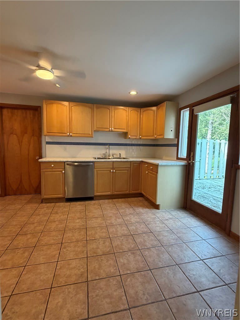 781 Campbell Boulevard – photo 3