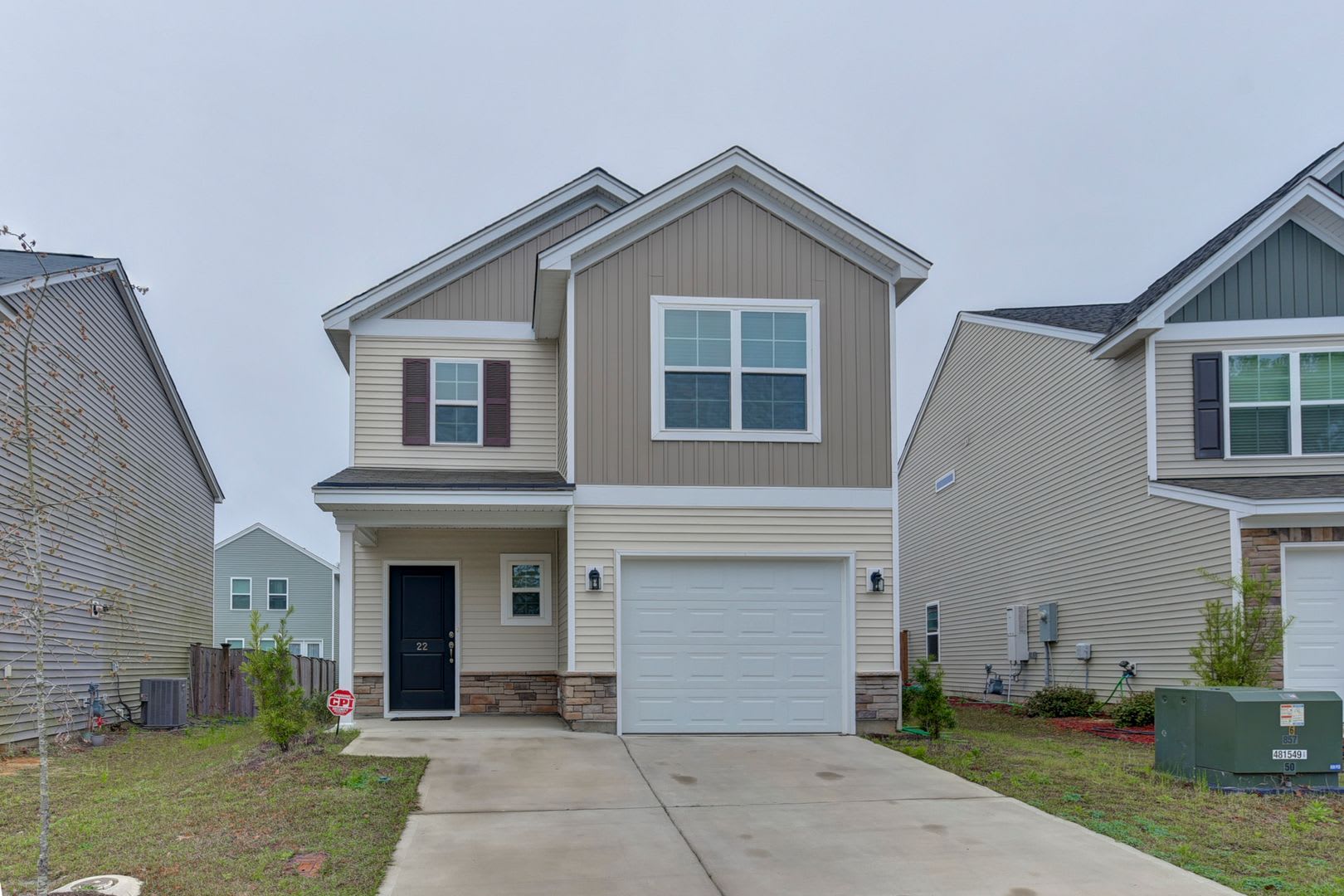 Modern Comfort In A Quiet Cul De Sac 3 Bed 2 5 Bath Home In Eastfair Subdivision Just 10 Minutes To Fort Jackson – photo 1