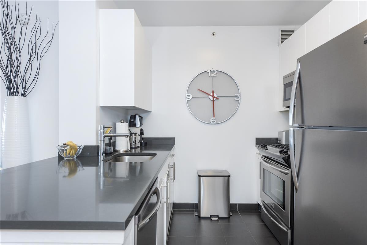 4730 Center Boulevard – photo 4