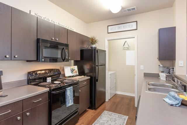 Independence Place West Fayetteville Apartments – photo 3