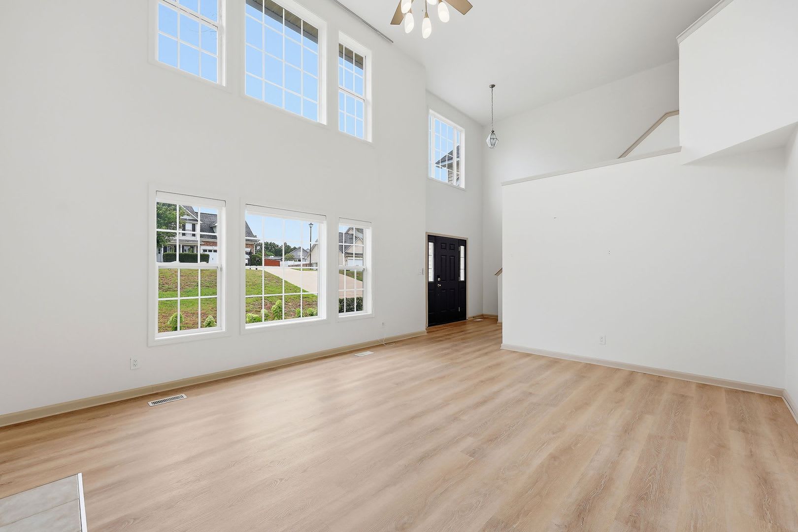 Rent Price Just Reduced. Primary Suite Located on the First Floor. – photo 2