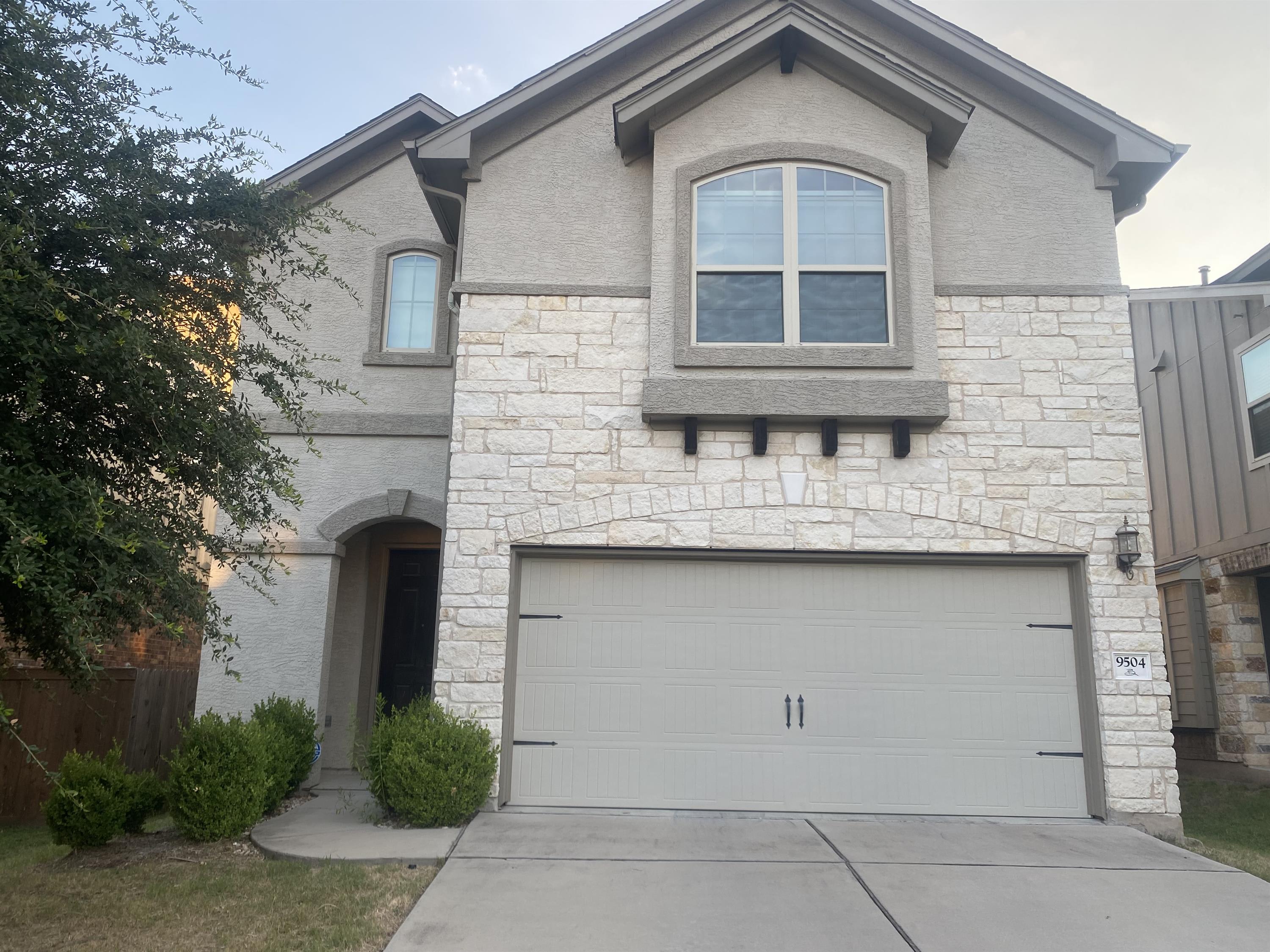 9504 Hunter Lane – photo 1