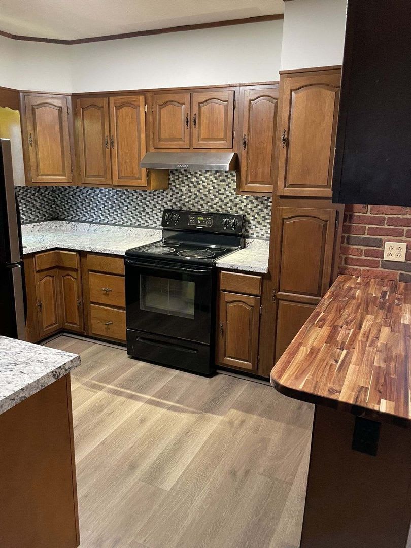 Must-See 4 BR/1.5 BA off-campus home – photo 3