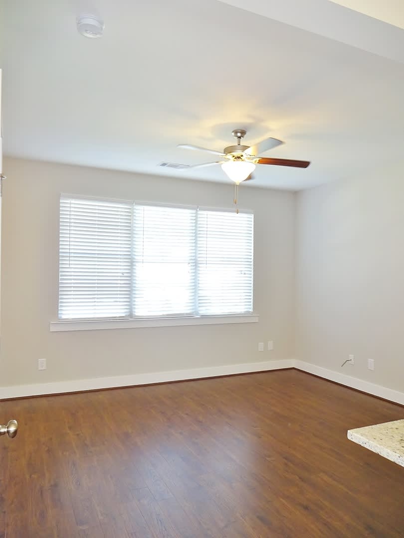 Town Home for Rent in Chelsea! COMING SOON! – photo 4
