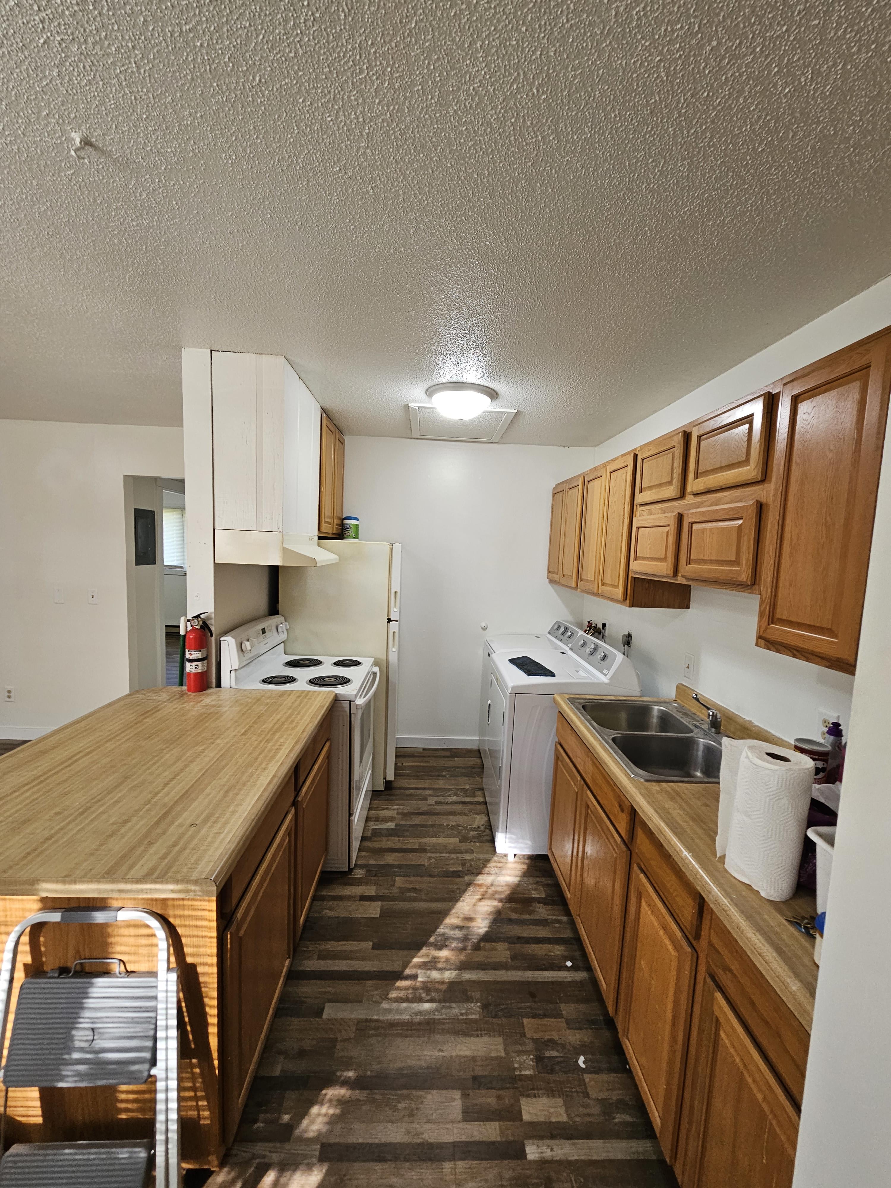 1260 Oakview Dr – photo 2