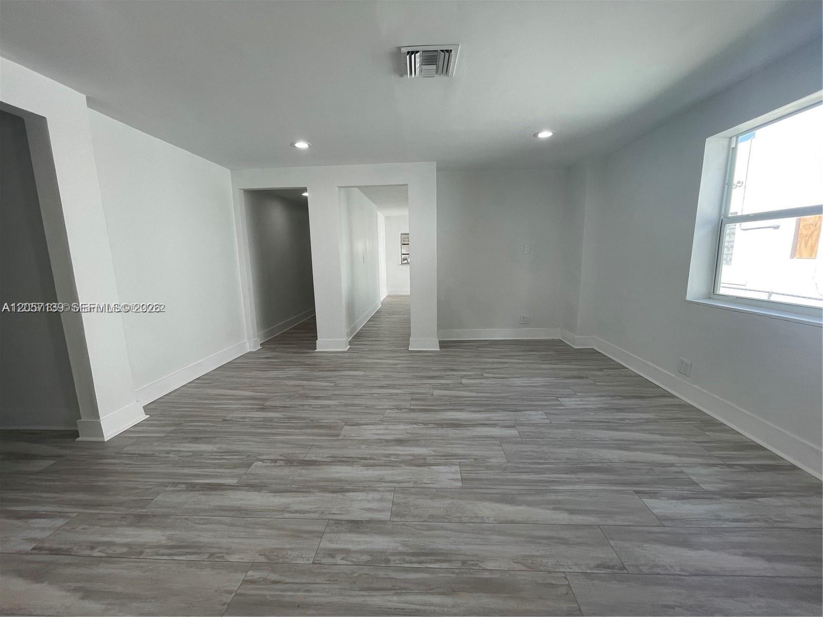 1522 Southwest 10Th Street – photo 3