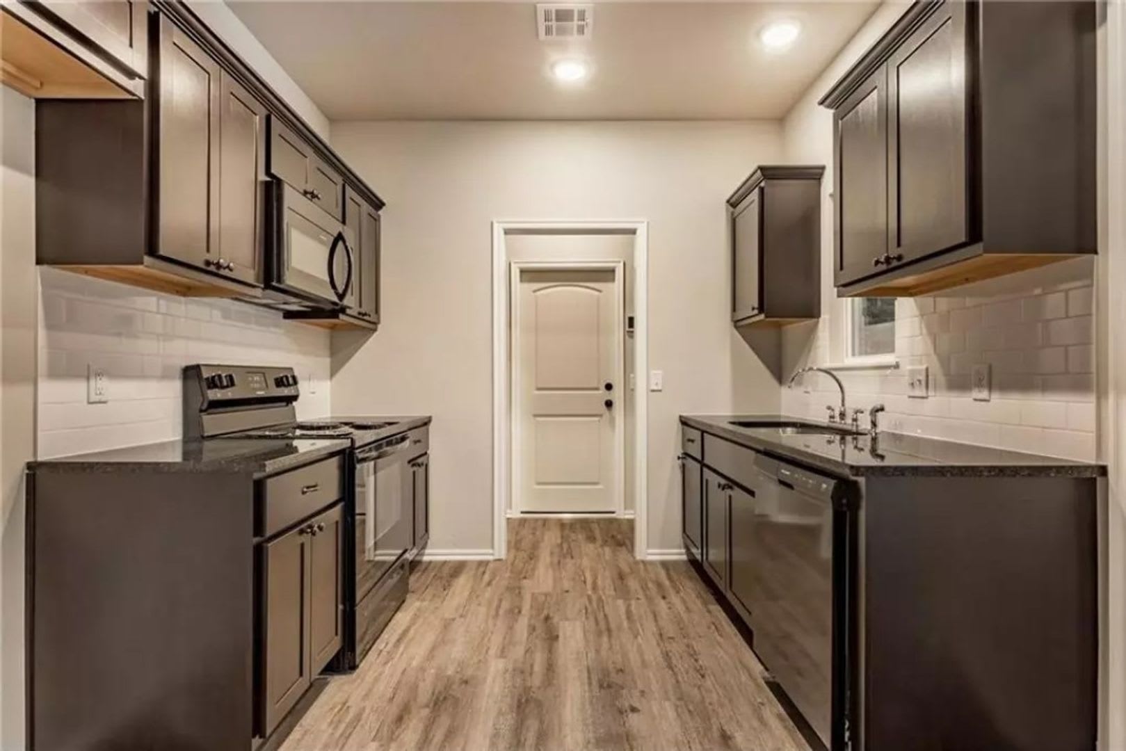 Modern finishes, low traffic cul-de-sac, walking track, walk to downtown Edmond events! – photo 3