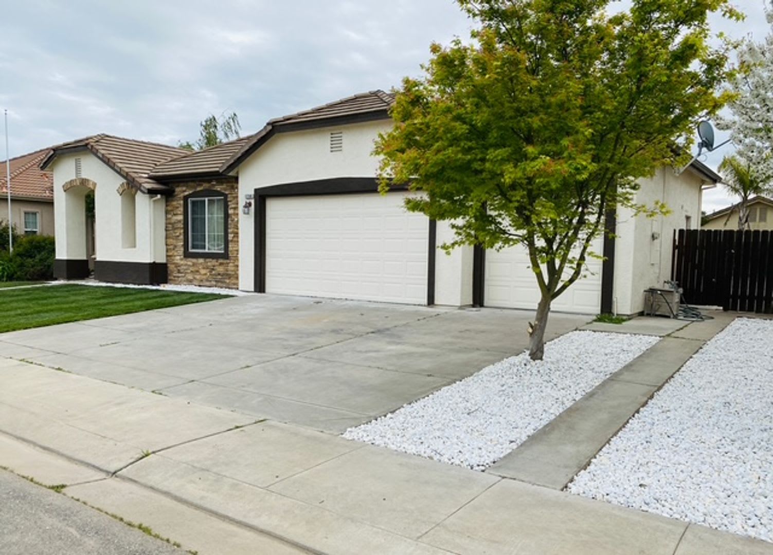 Manteca Home with 4 Bed/3 Baths – photo 2