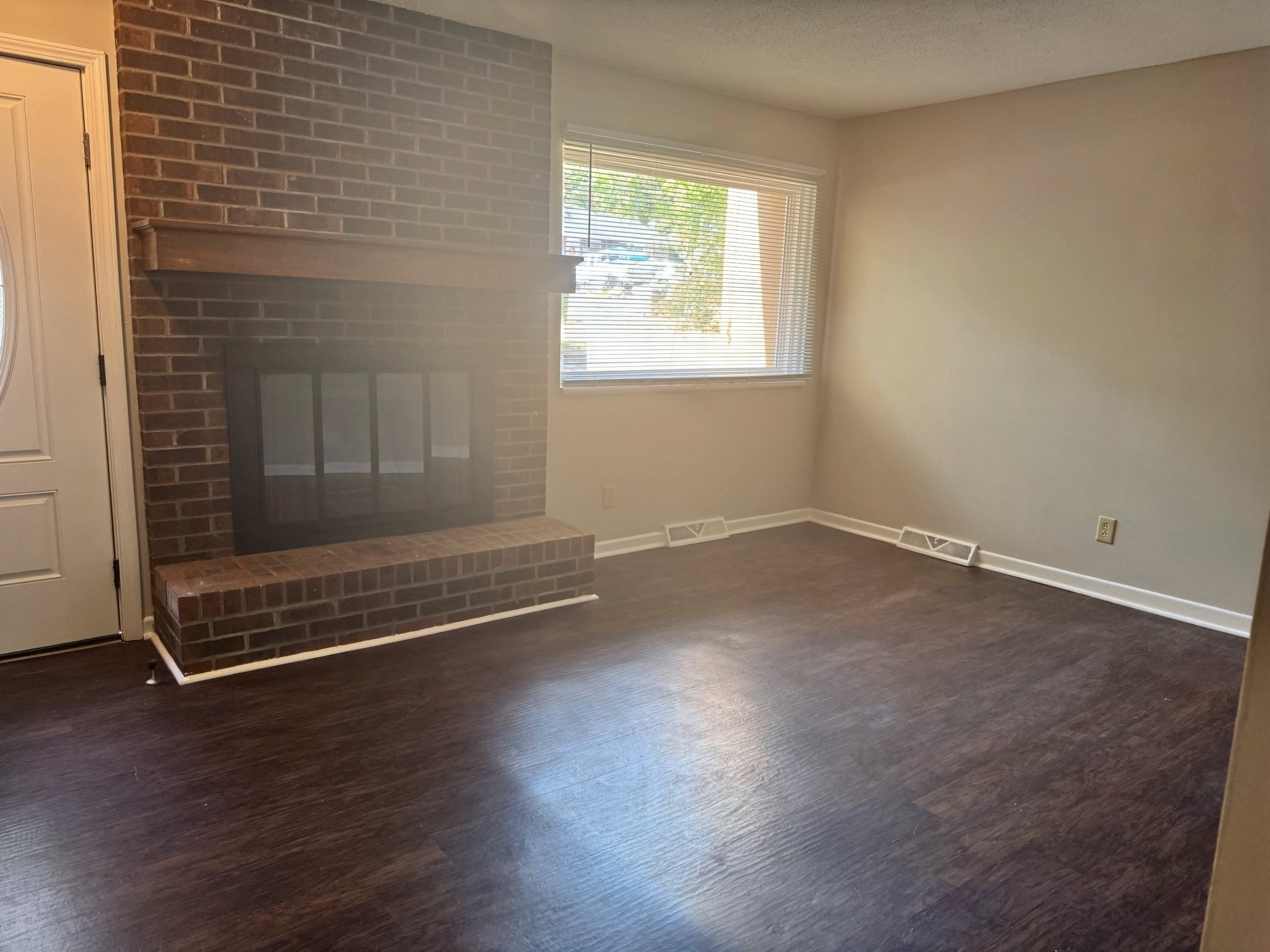220 Charleston Ave – photo 2