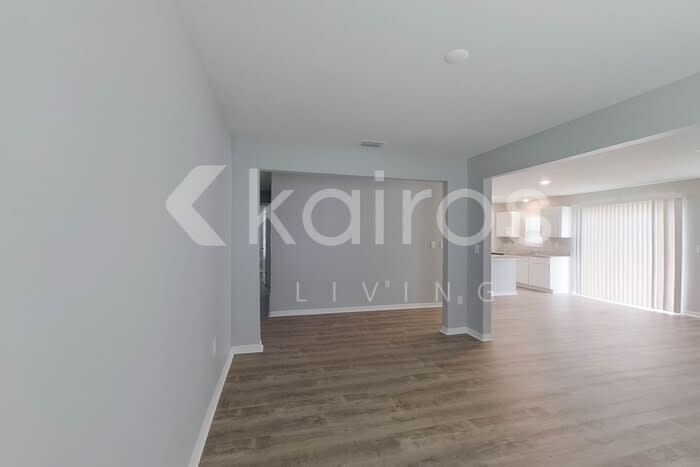110 Kismet Parkway East – photo 3