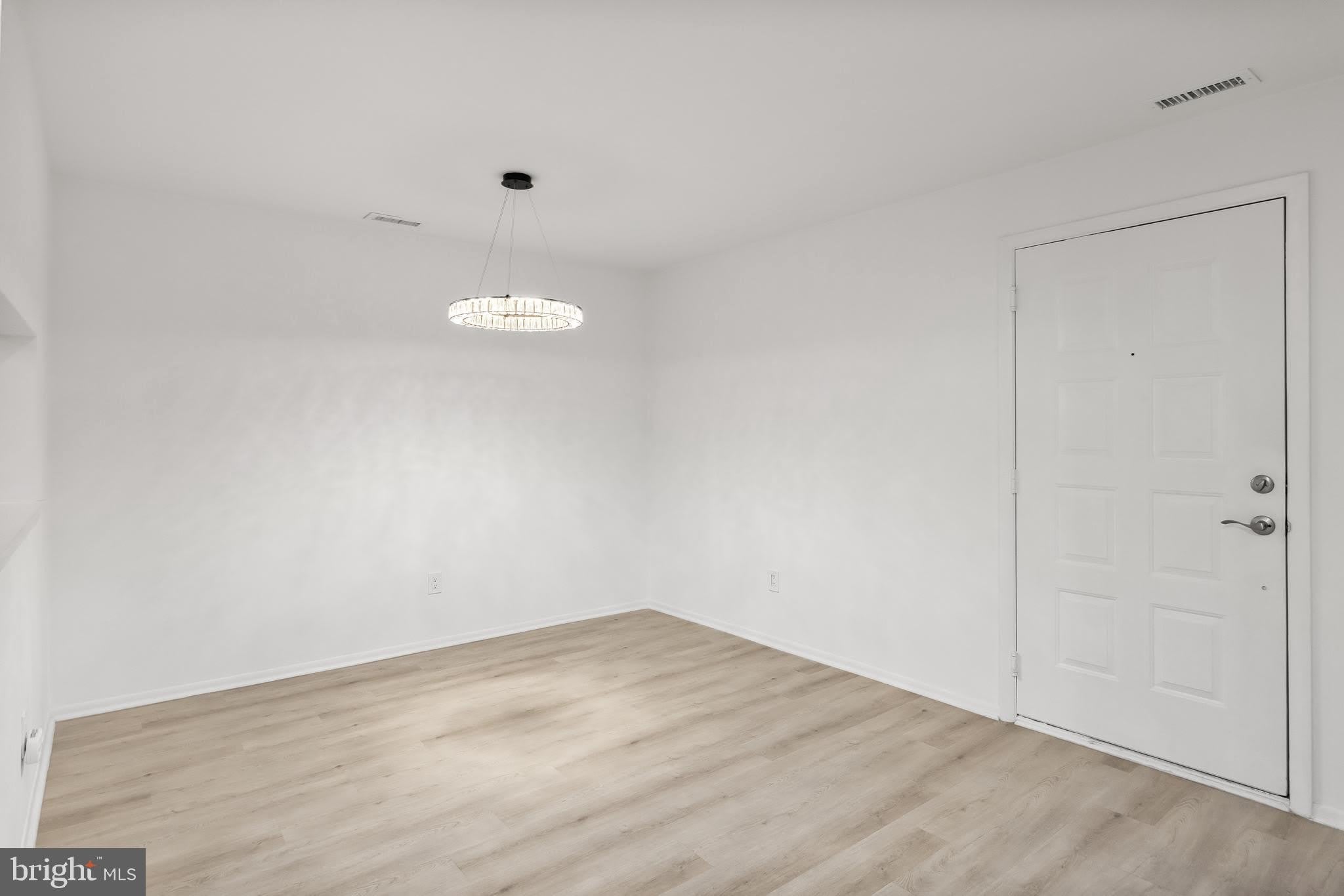 4912-B DUNBARTON Road – photo 3
