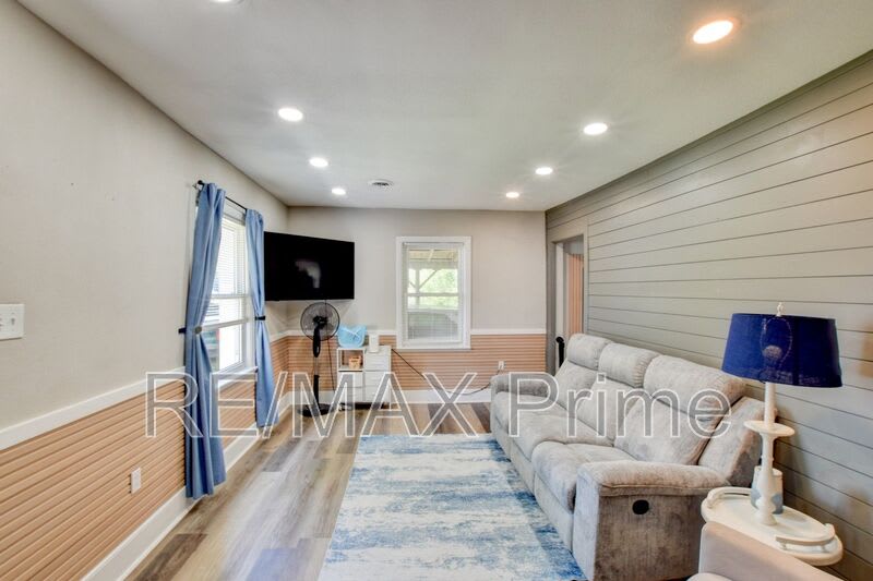 2 Clover Street – photo 4