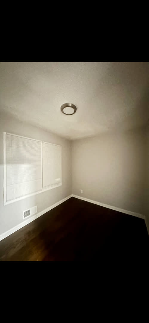 Cute Three Bedroom House Available Now – photo 3