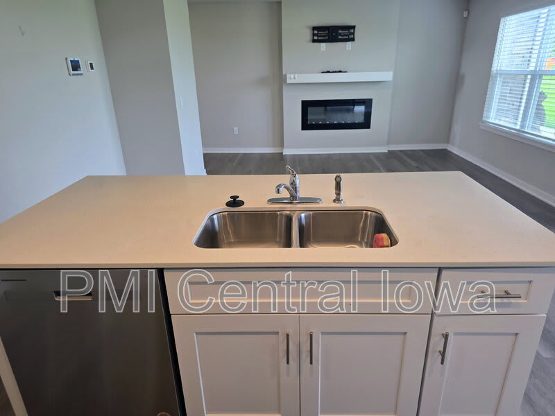 1631 Northeast Crossing Oaks Lane – photo 5