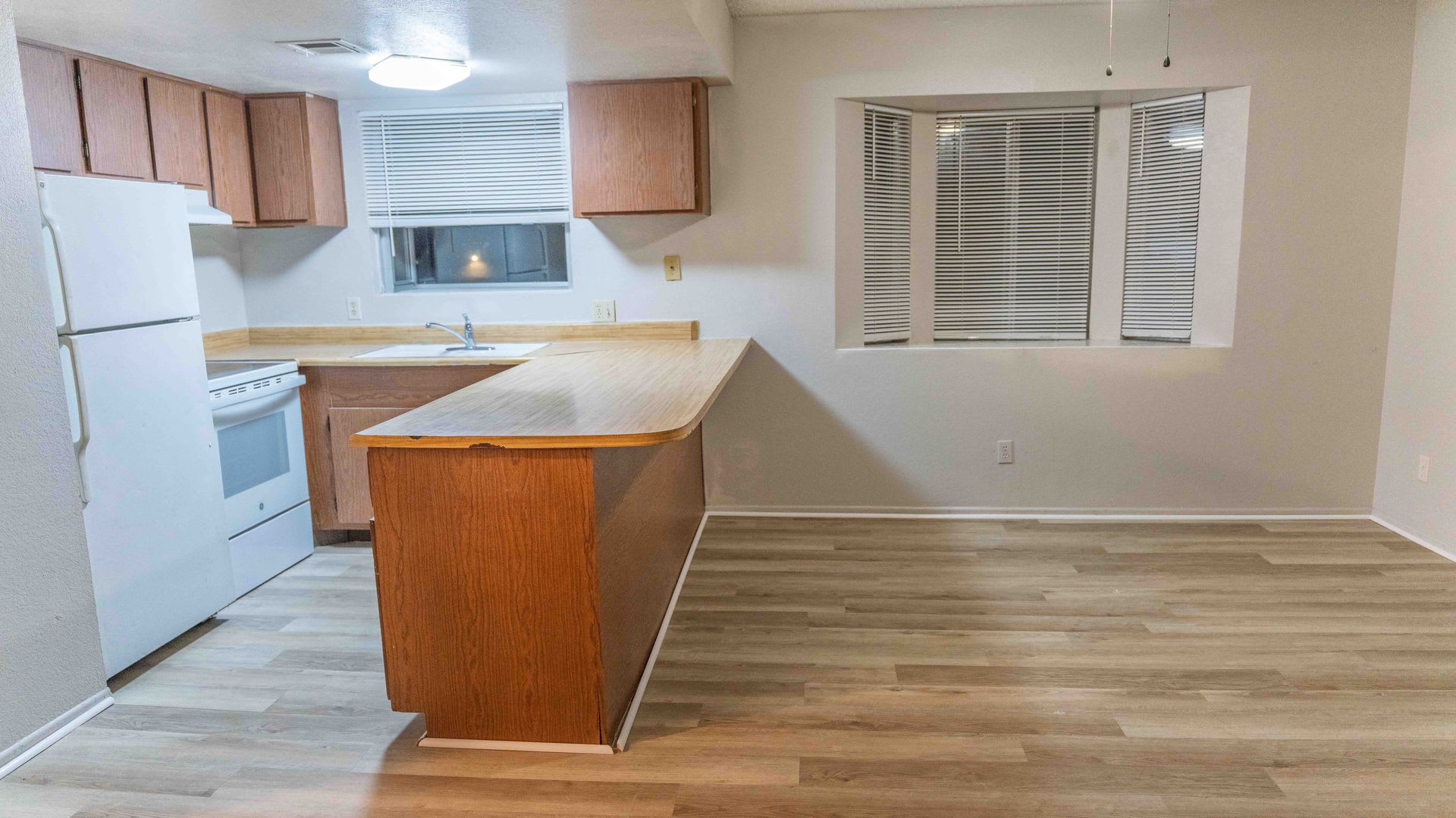 Fully Remodeled 2 Bedroom! – photo 3