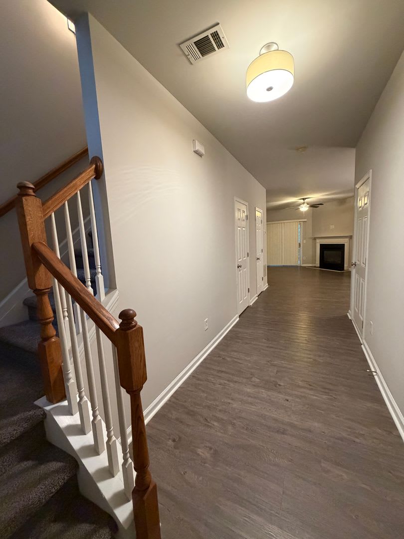 3 Bedroom 2.5 Bath Townhome in Great Location! – photo 2