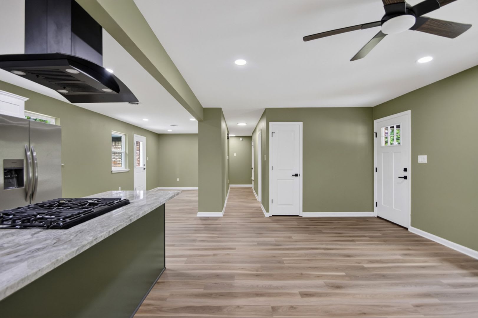 Fully Renovated 4 Bedroom Home With Brand New Kitchen New Flooring Spacious Lot – photo 5