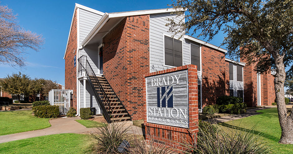 Brady Station – photo 3