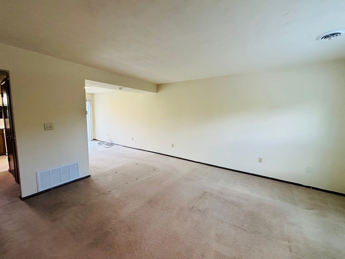 2 Bedroom, 1.5 Bath Townhouse – photo 2
