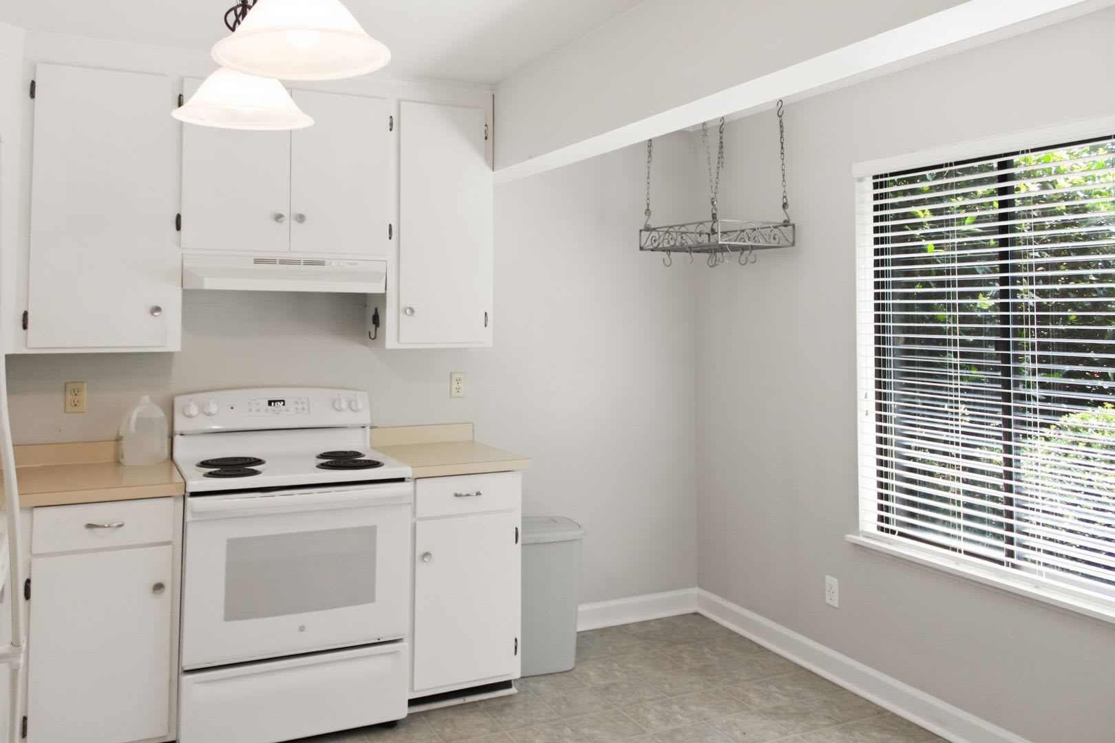 Cozy 2-story Townhouse – photo 2