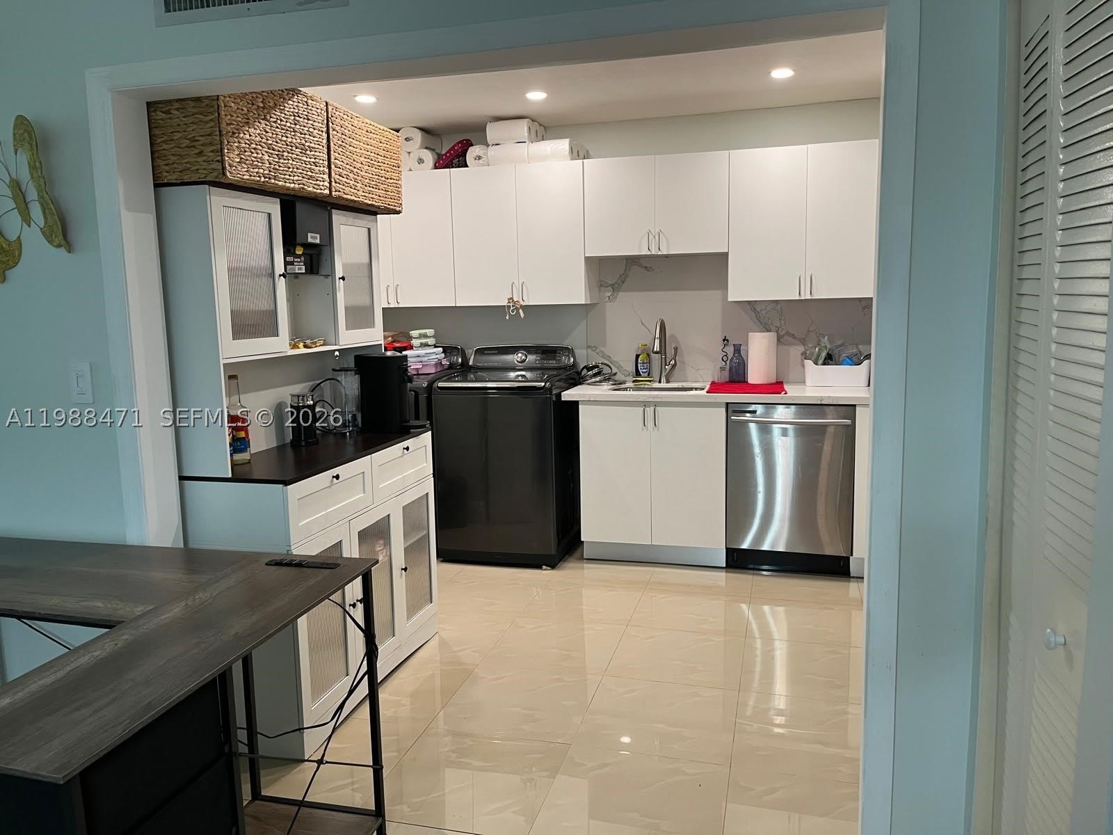 301 N Pine Island Rd – photo 3