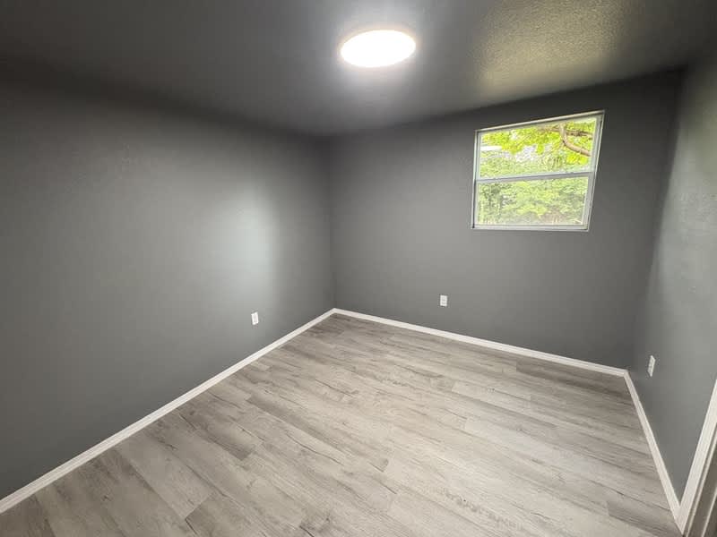 5724 North Frankfort Avenue – photo 3