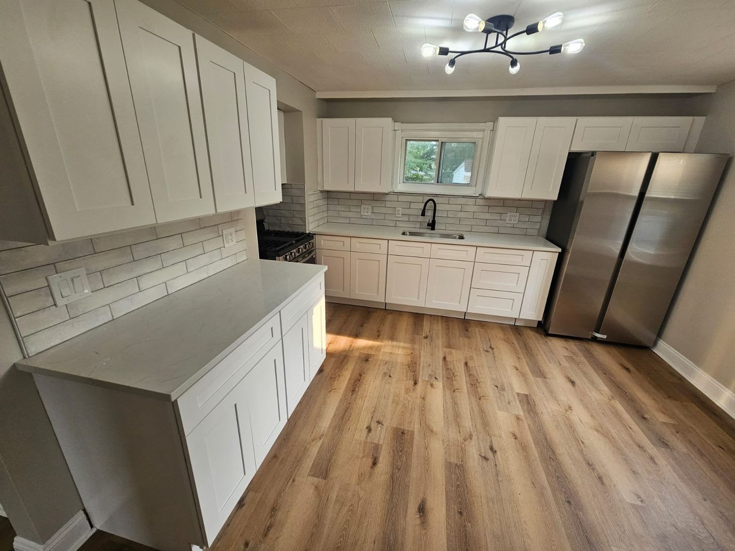 Charming 3-Bedroom Euclid Home with Garage Parking – photo 3