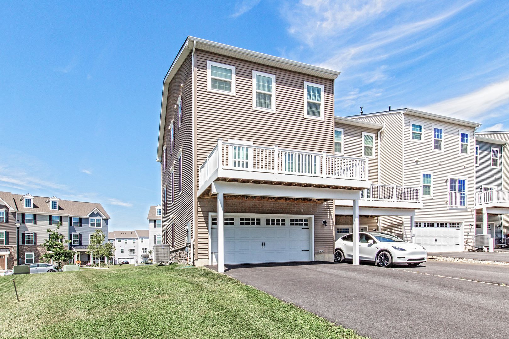 3 bedroom, 2.5 bath Middletown end unit townhome – photo 5