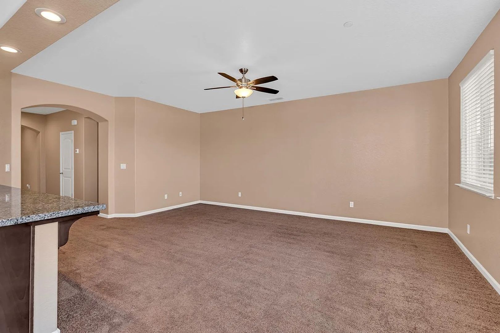 Beautiful 3 Bedroom 2 Bath Home for Rent – photo 3