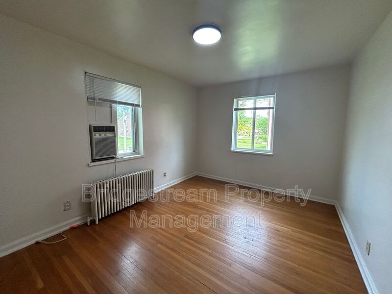 1549 Old Lane Avenue – photo 4