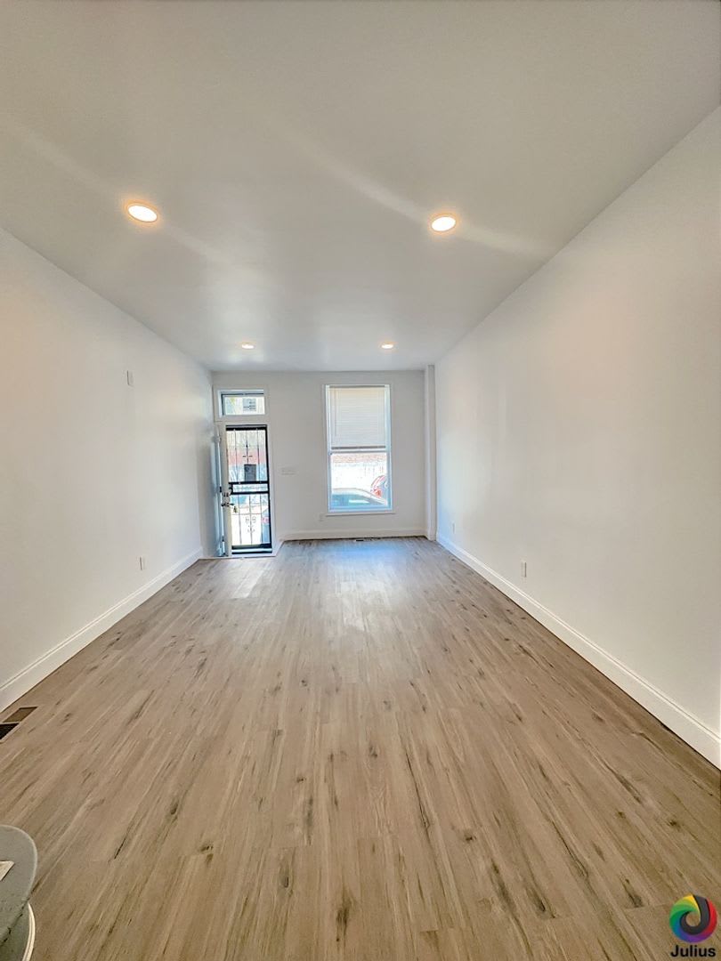 911 N Rose st 3 Bedroom 3.5 Bath – photo 3
