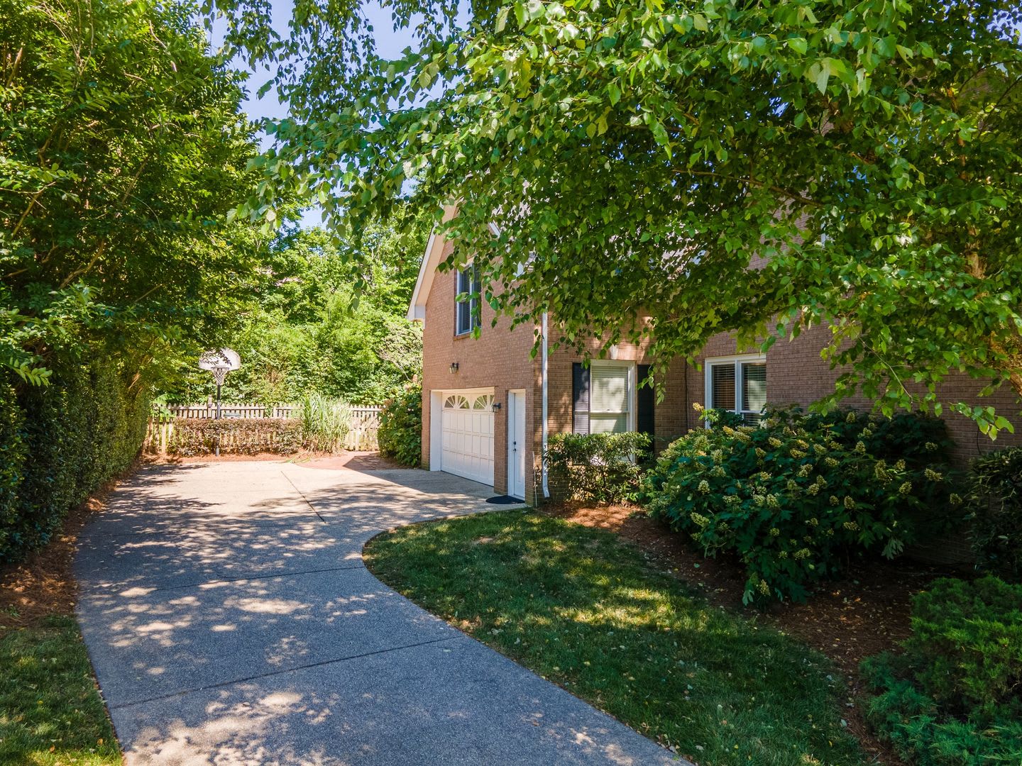 **IMMACULATE BRENTWOOD HOME IN DESIRABLE HUNTERWOOD NEIGHBORHOOD** – photo 5