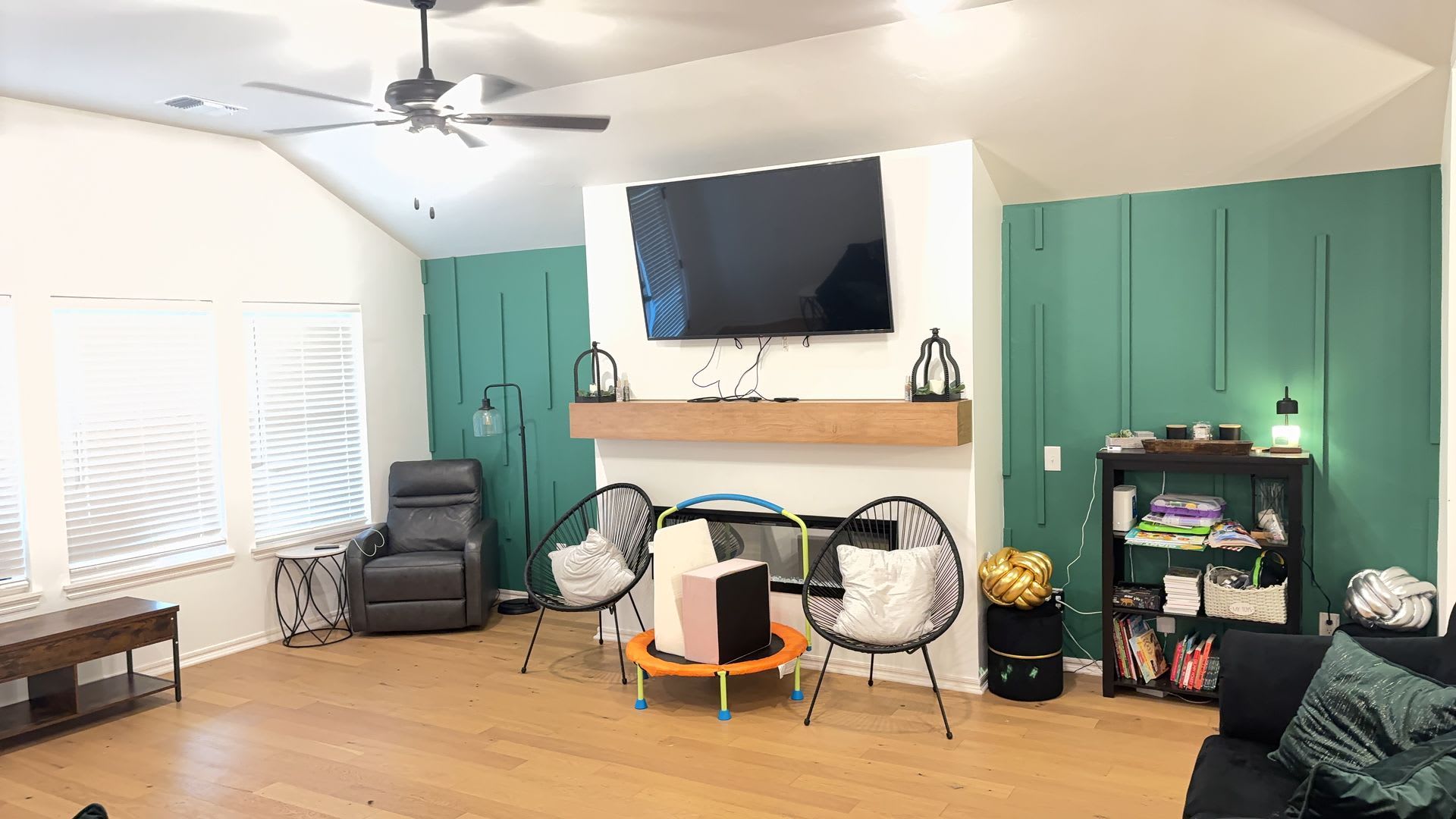 Very Nice 4 Bedroom 2 Bathroom House in Mustang Schools – photo 3
