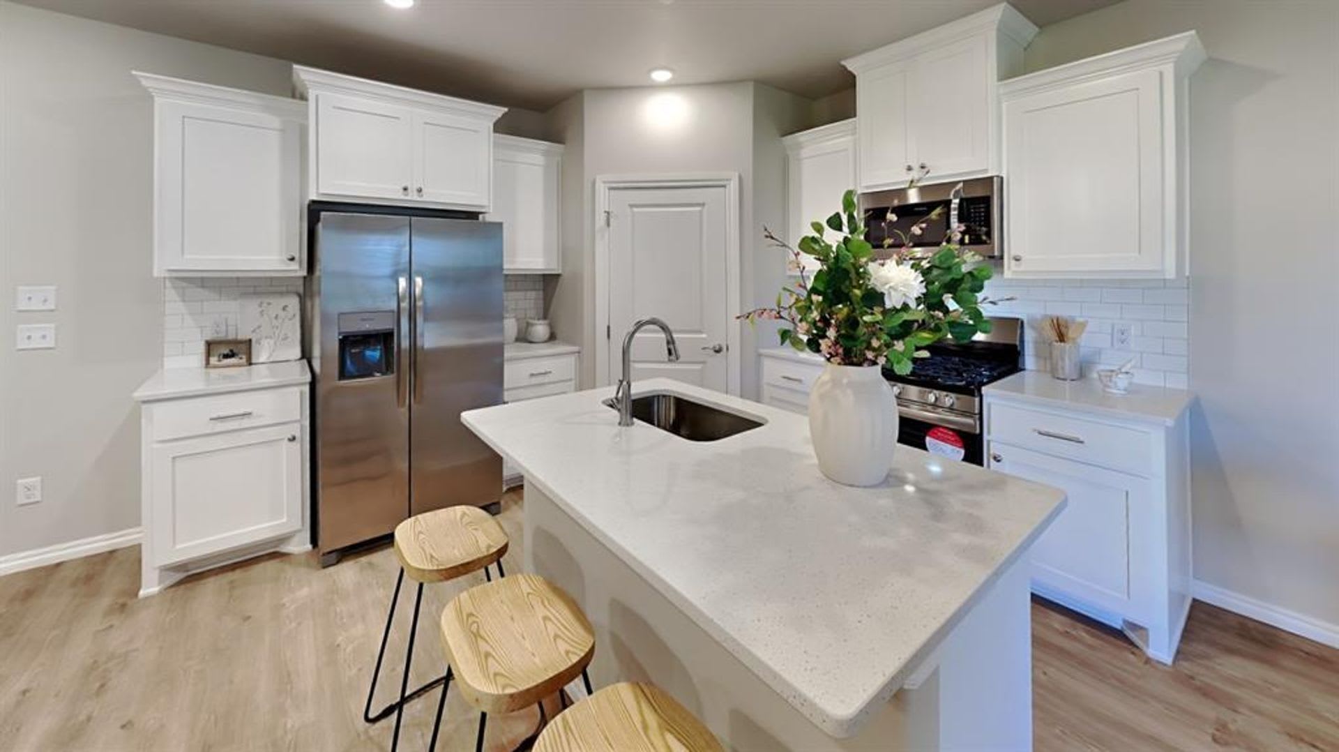 LUXURY 3 Bedroom 2 Bathroom Home in 55+ Community in Warr Acres (LAWN CARE INCLUDED) – photo 5