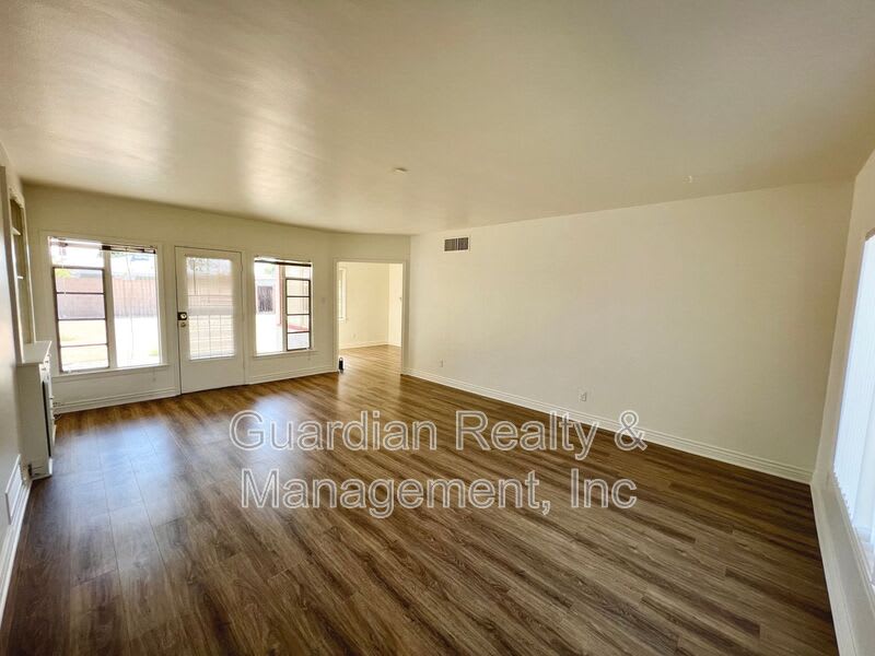 535 W. Edgemont Ave. – photo 2
