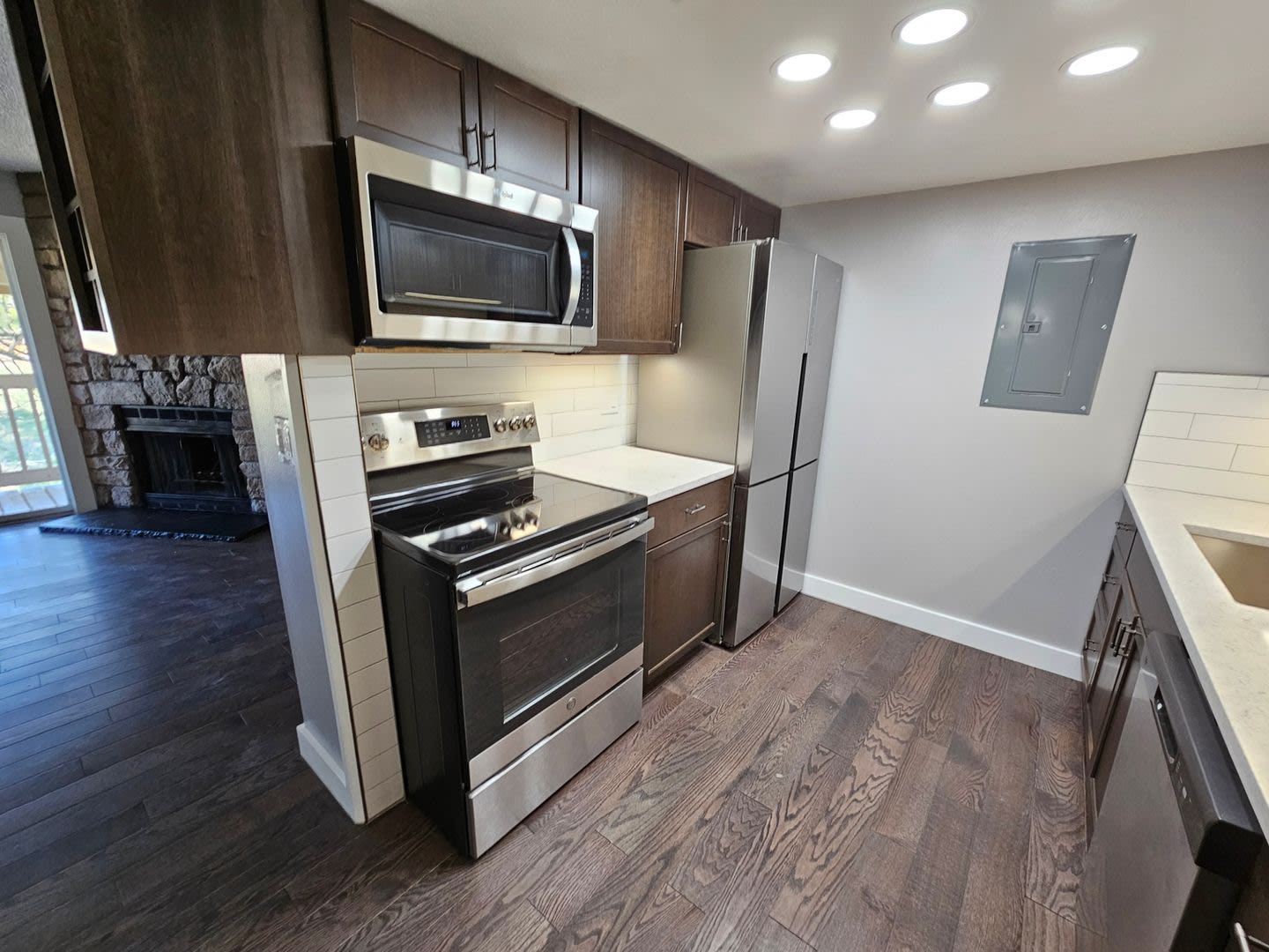 1 Bedroom Condo in Aurora – photo 1