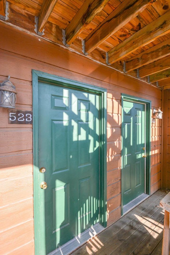 523 Henderson Crossing – photo 2