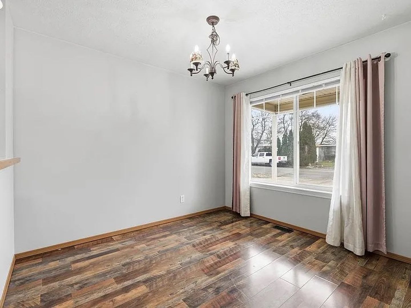 Charming 3 Bed, 1 Bath House in Airway Heights! – photo 2