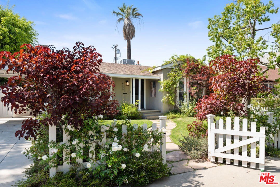 10933 Ayres Ave – photo 2