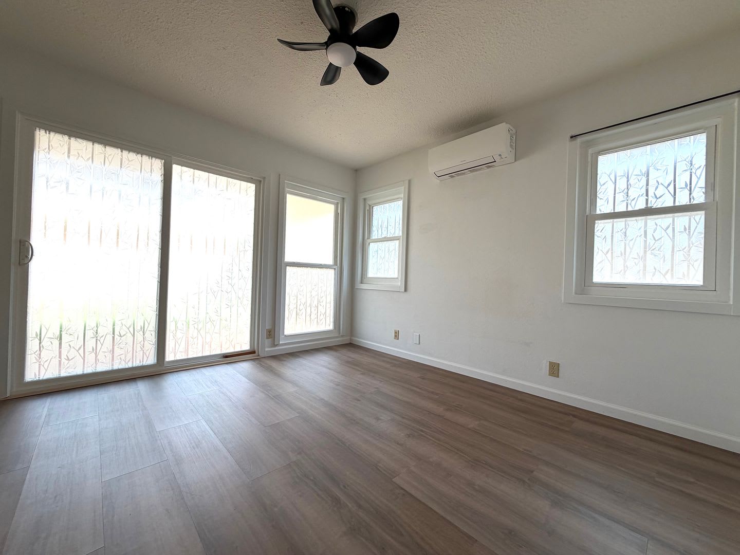 Renovated 3 Bedroom, 2 Bathroom House (Village Park) – photo 4