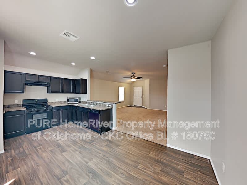 9304 NW 70th St – photo 5