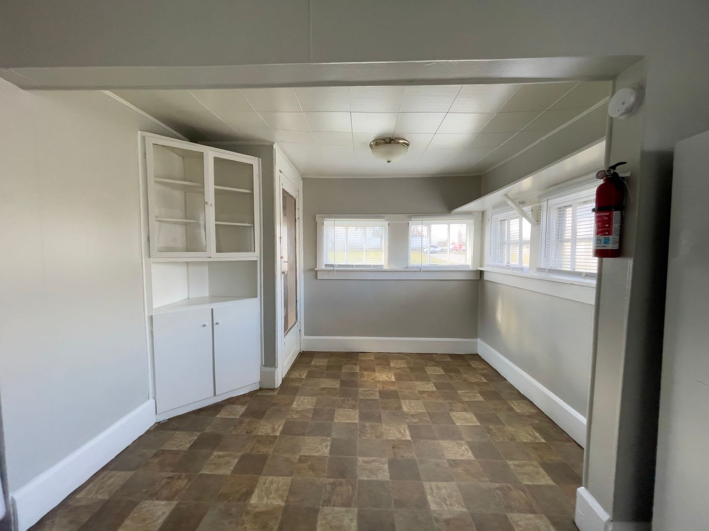 For Rent: 2401 S Mulberry St. 2 Bedroom 1 Bathroom Home Coming Soon! New Flooring! – photo 3