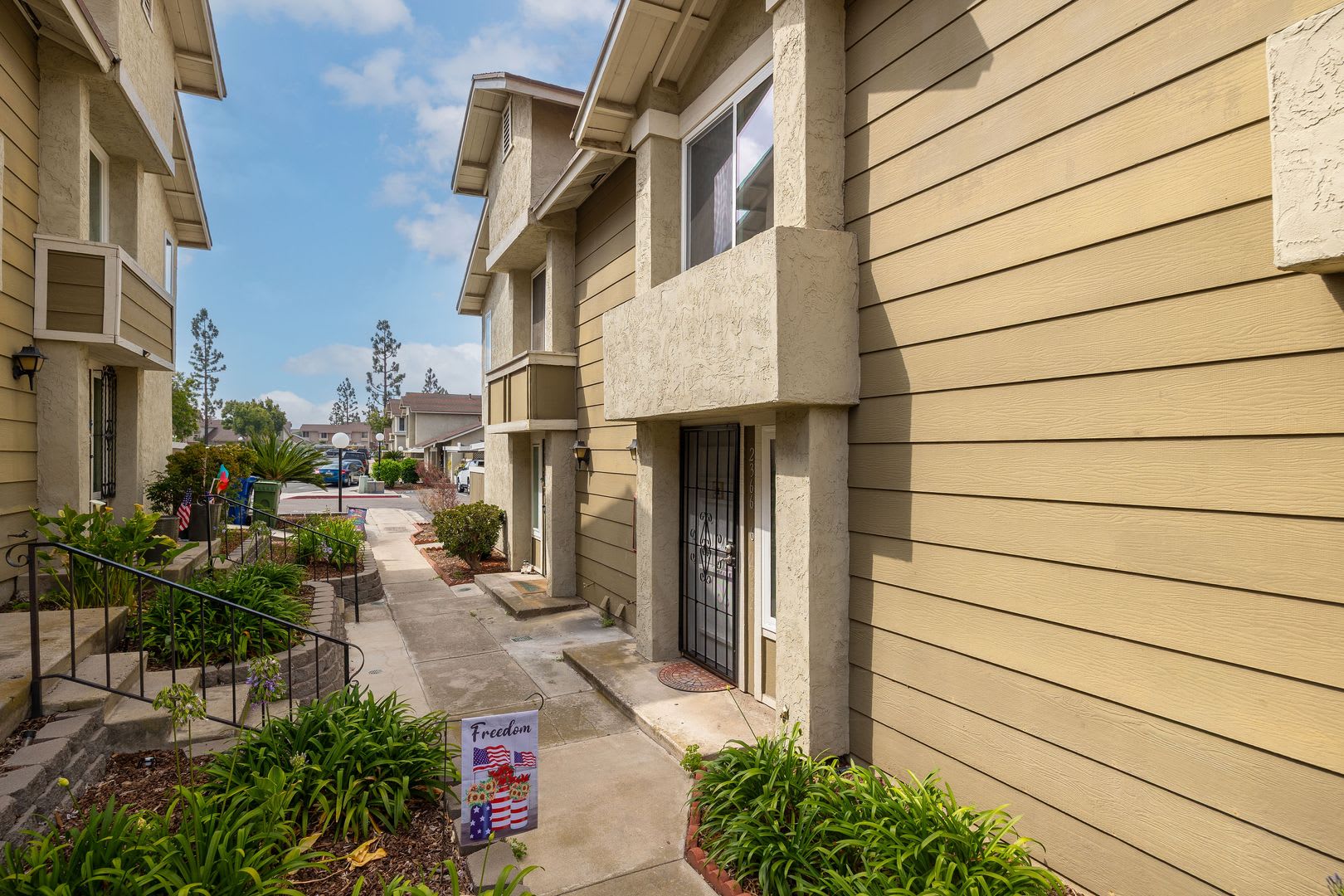 Fully Renovated 3-Bedroom Home in the South Bay Townhomes Community! – photo 3