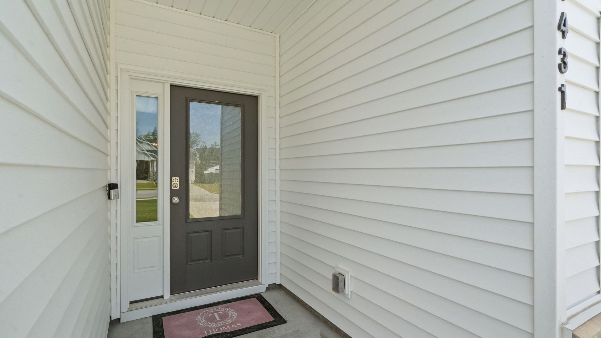 Beautiful 4-Bedroom Home in The Commons Featuring a Convenient Floor Plan – photo 5