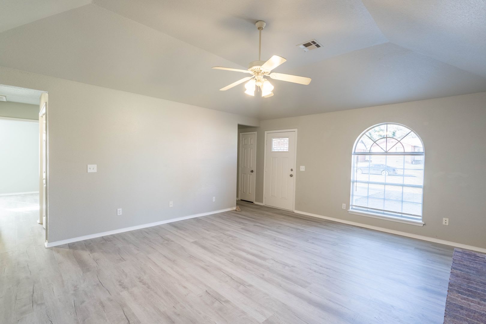 3 Bed 2 Bath Tulsa Recently Renovated – photo 5